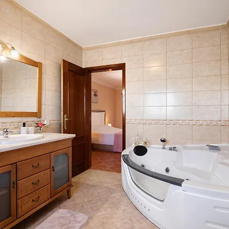 At-tunis Villa *